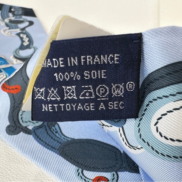 HERMES BLUE SILK TWILLY. NEW IN BOX. - Picture 12 of 15
